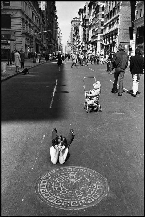 USA. New York City. 1961. Saturday afternoon on Fifth Avenue . © Leonard Freed/Magnum Photos