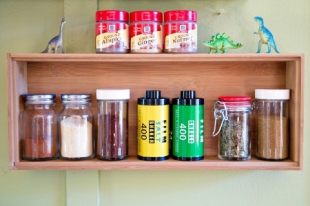Film-Canisters-Into-Salt-and-Pepper-Shakers_ilovegreen_2